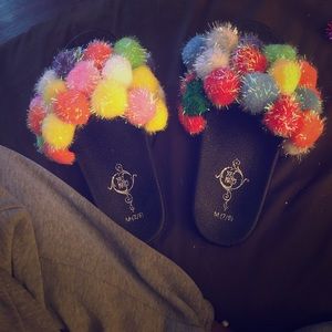Sparkling Pom Pom slides